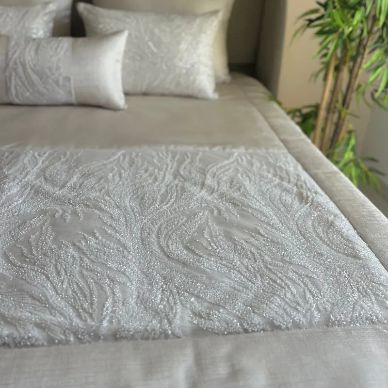 Couvre lit Achek avec 5 taies – Motif blanc – Image 3