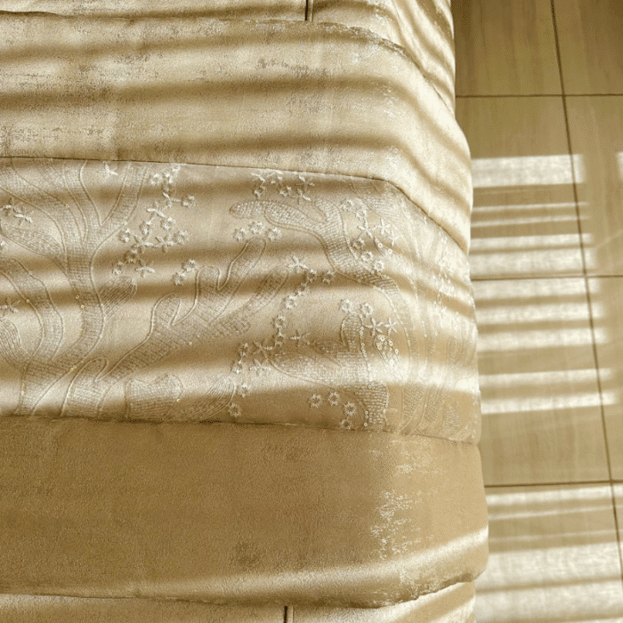 Couvre-lit de noce Randa – Ensemble 7 pièces beige et marron élégant