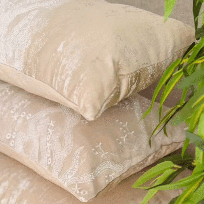 Couvre-lit de noce Randa – Ensemble 7 pièces beige et marron élégant