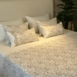 Couvre-lit de noce Randa 7 pièces – Literie élégante beige et marron avec taies et coussin décoratif
