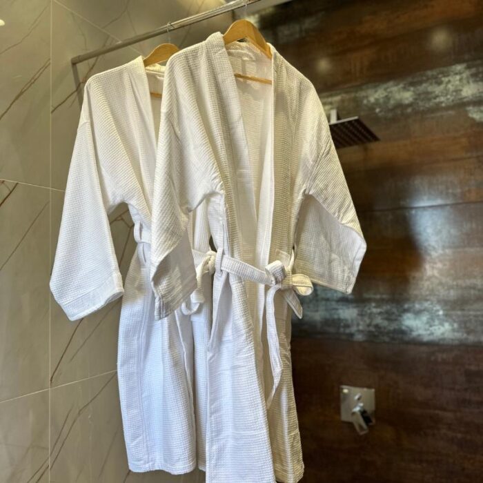 Cape de bain blanche adulte – linge de bain hôtelier absorbant – Assia Home