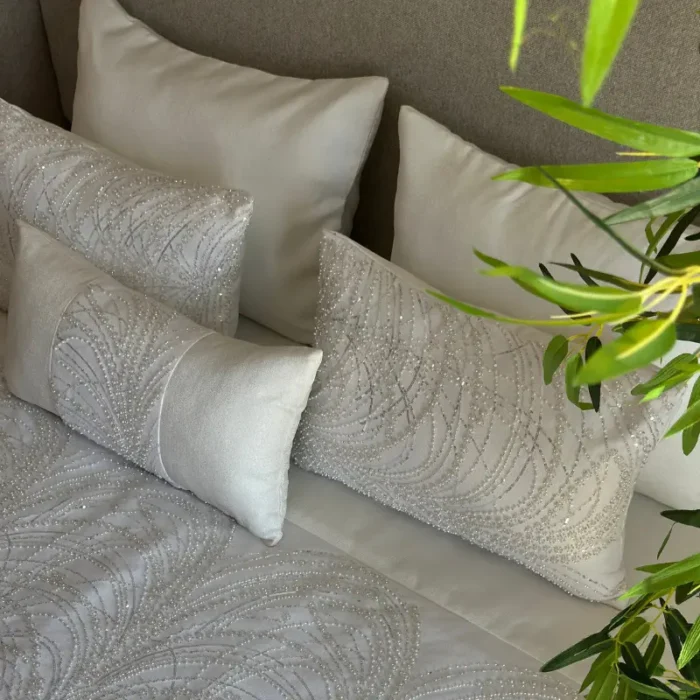Couvre lit Achek  avec 5 taies – Motif beige – Image 2