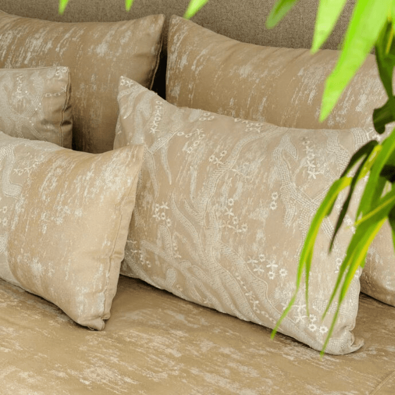 Couvre-lit de noce Randa – Ensemble 7 pièces beige et marron élégant