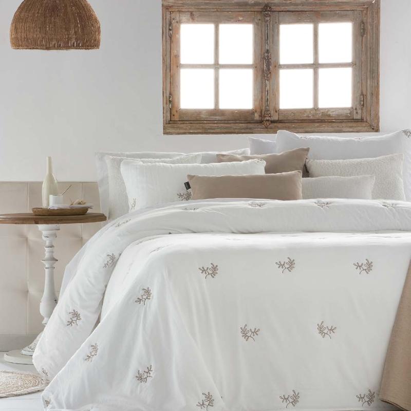 Jeté de lit Amalia brodé 250x270 cm avec 2 taies – rosé, blanc ou beige – Assia Home Tunisie