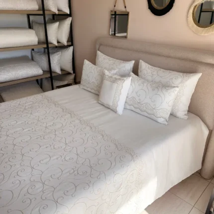 couvre lit prestige beige brodé 6 pièces