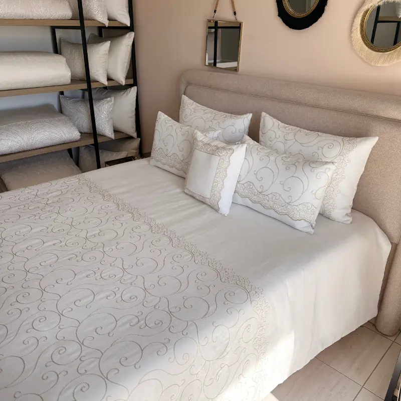 couvre lit prestige beige brodé 6 pièces