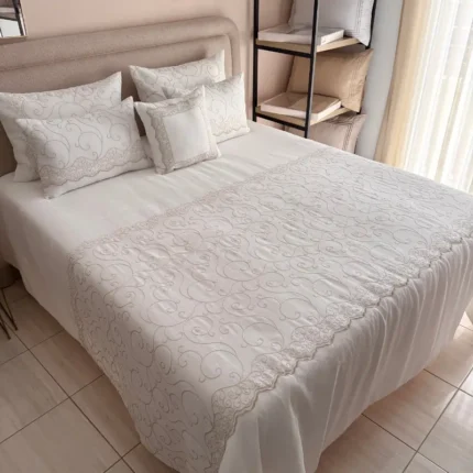 couvre lit prestige beige brodé 6 pièces